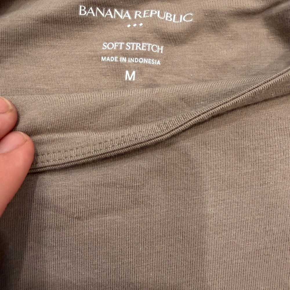 Banana Republic Taupe mock neck Short Sleeve Tee - Picture 3 of 4
